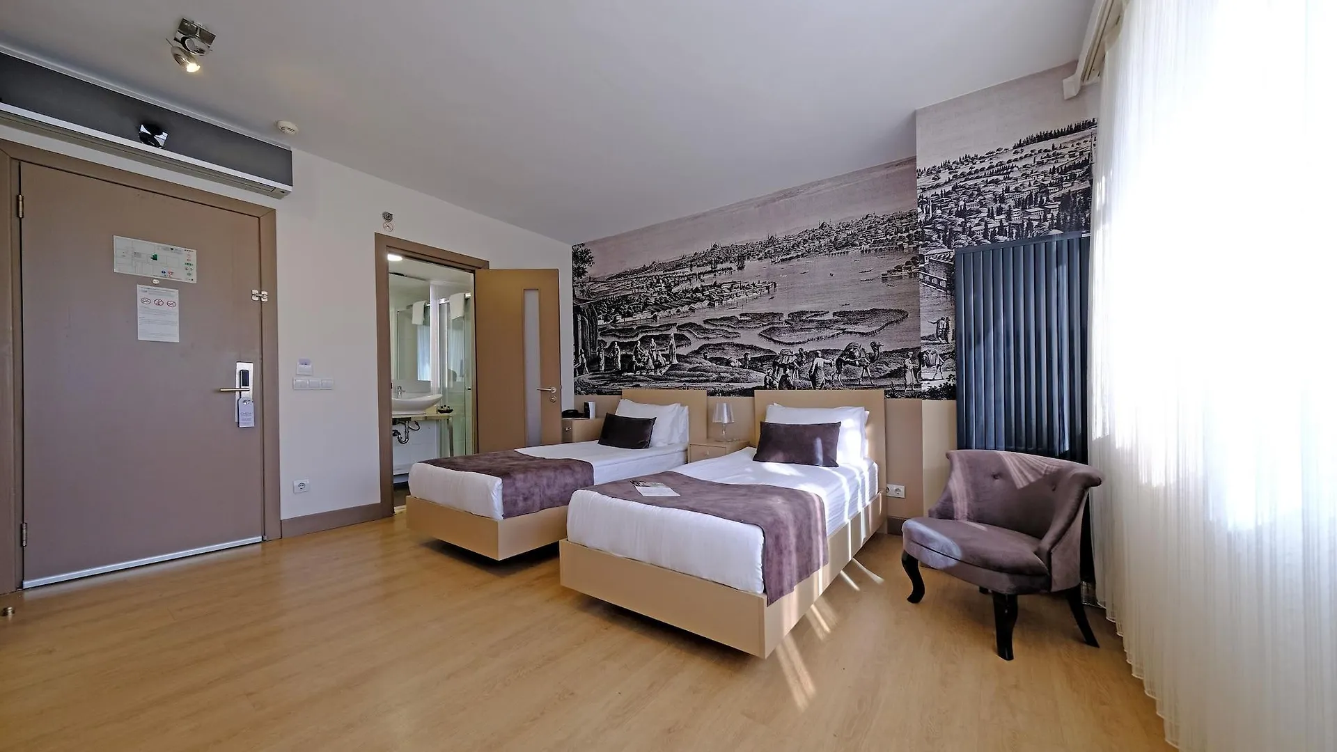 Cheya Besiktas Istanbul Bosphorus City Center Hotel & Suites 3*,