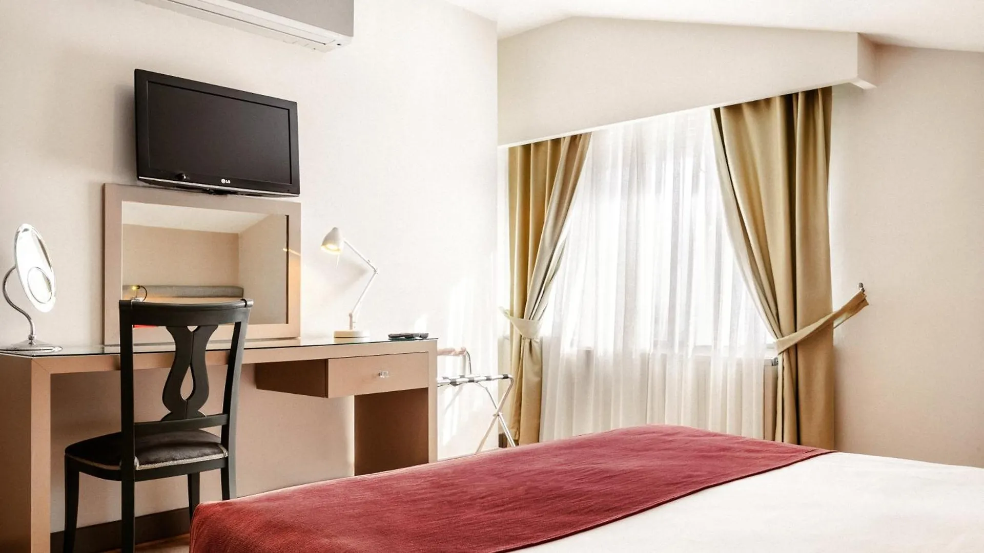 Cheya Besiktas Istanbul Bosphorus City Center Hotel & Suites 3*,